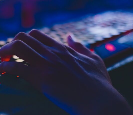 How to Download Android Games on PC Using Blue Stacks Play and Download Android Games on PC