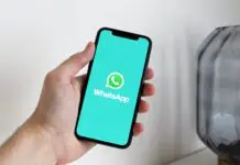 Whatsapp Stuck on Restoring Media