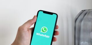 Whatsapp Stuck on Restoring Media