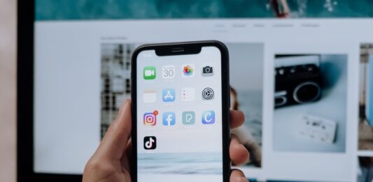 iPhone Apps stuck on Waiting