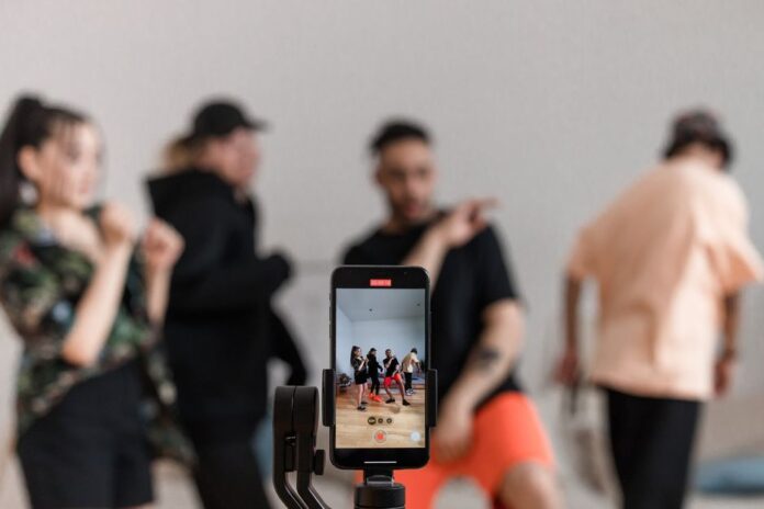flagship-smartphone-video-test-blind-camera-showdown